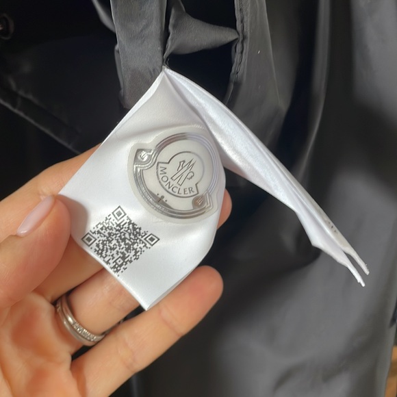 MONCLER
Reversible Green & Black Coffre Coat - Picture 6 of 6